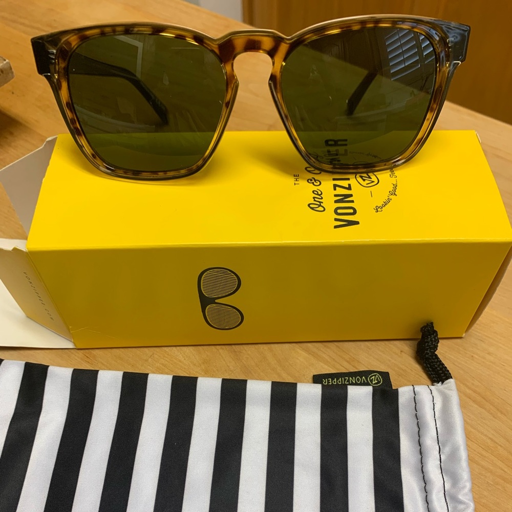Vonzipper sunglasses